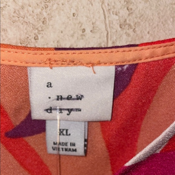 A New Day Multicolor Top XL - Picture 3 of 3